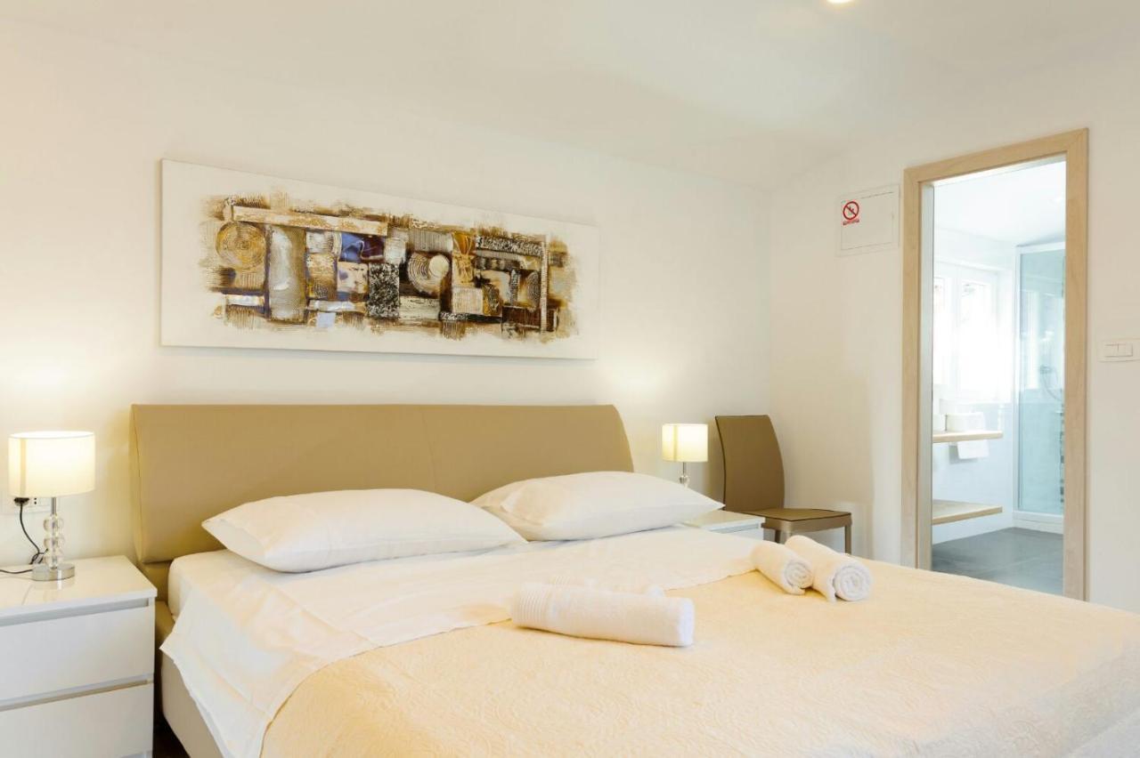 Apartments & Room Libar Spalato Esterno foto